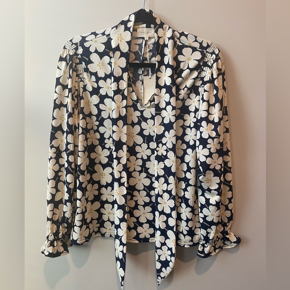 NWT Melloday floral tie front blouse